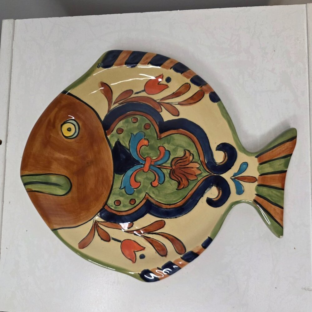 Talavera Hand Painted Decorative Fish Plate 8"